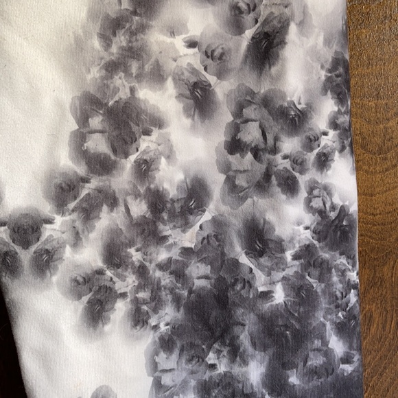 Lululemon Wunder Under crops - Picture 2 of 4